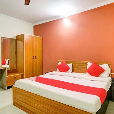 Oyo Hotel R K Residency Ґурґаон Екстер'єр фото