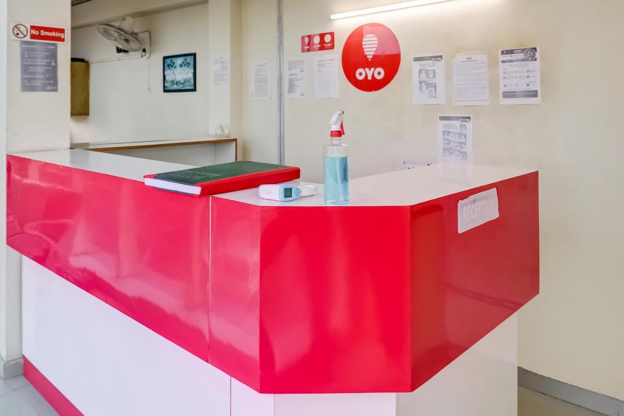 Oyo Hotel R K Residency Ґурґаон Екстер'єр фото