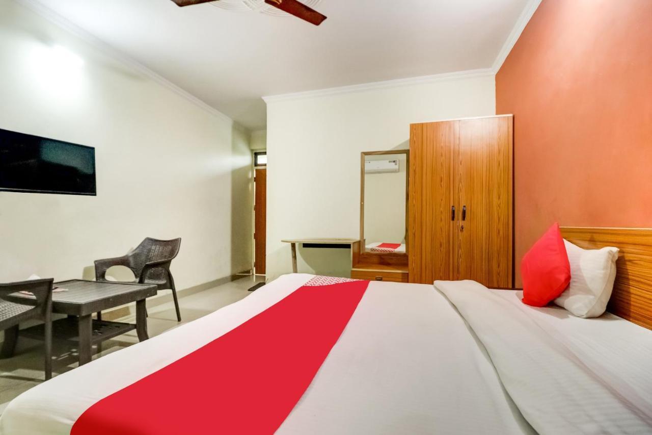 Oyo Hotel R K Residency Ґурґаон Екстер'єр фото
